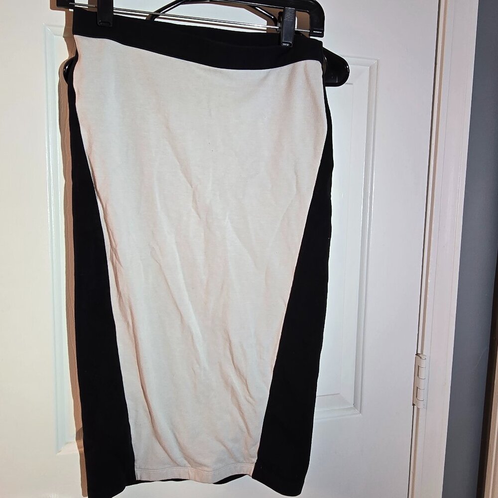 Black and white pencil skirt